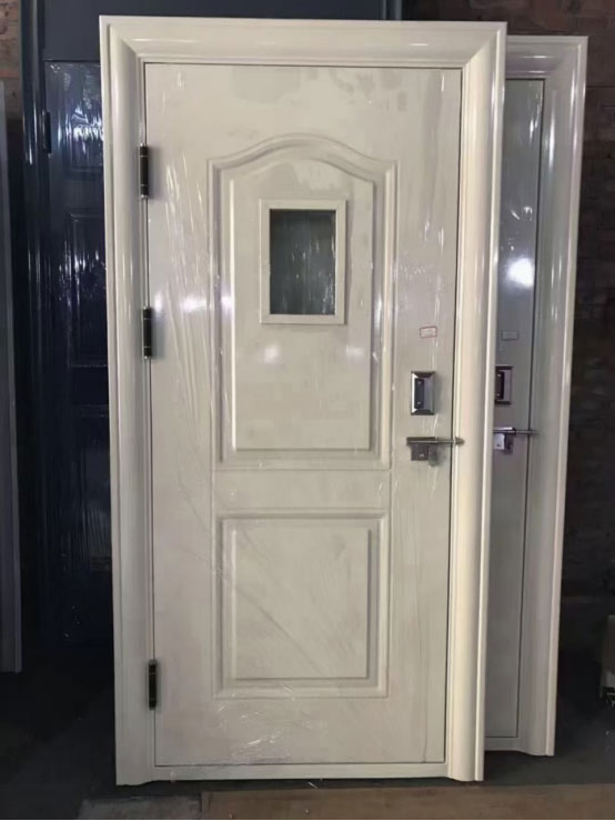 刚察学校教室门