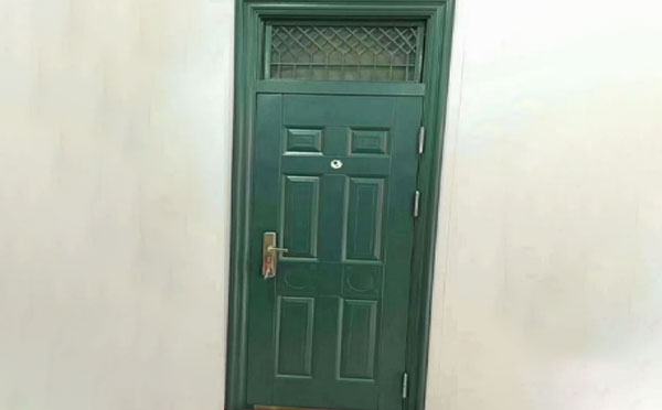 刚察学校教室门