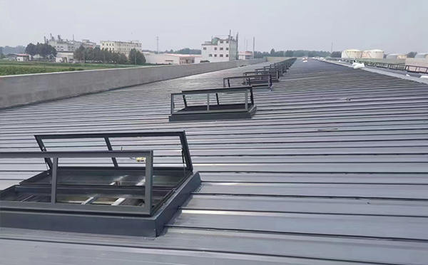 某中学室内体育馆刚察排烟窗改造项目