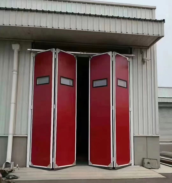 刚察工业折叠门在大型装配车间出入口的应用实例