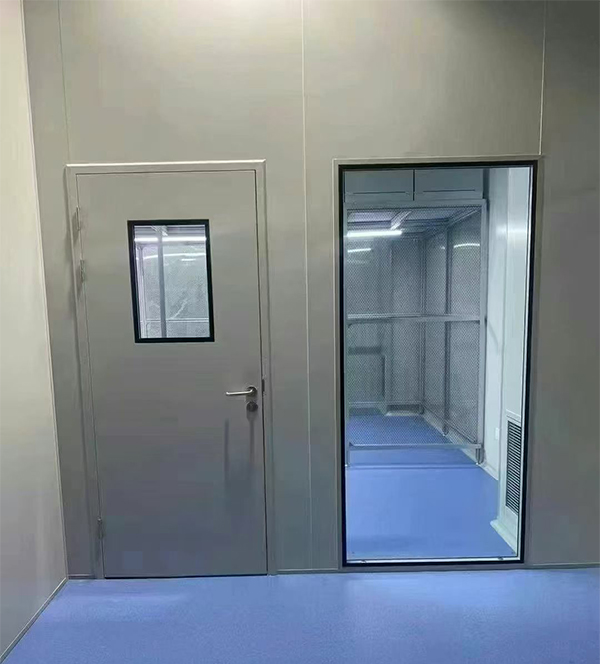 学校教学楼完成刚察防火门标准化安装